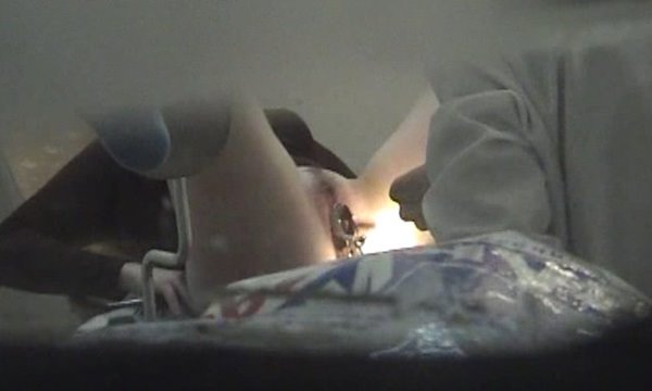 Подглядывание за девушками на приеме у гинеколога и съемка на мобильный.