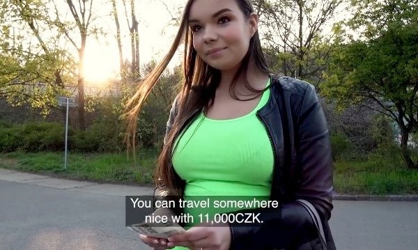 Девушка с большими титьками согласилась только за большие деньги.