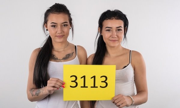 Две сексапильные сестрички на кастинге получают по попкам.